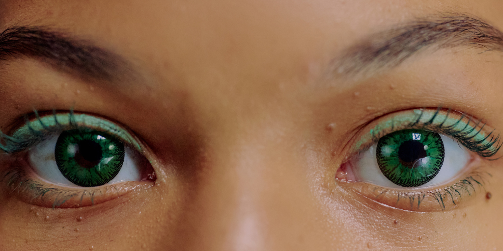 danger colored contacts can harm your eyes